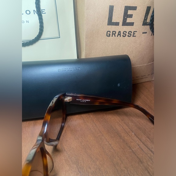 Saint Laurent 57 mm Geometric sunglasses. - Picture 3 of 5